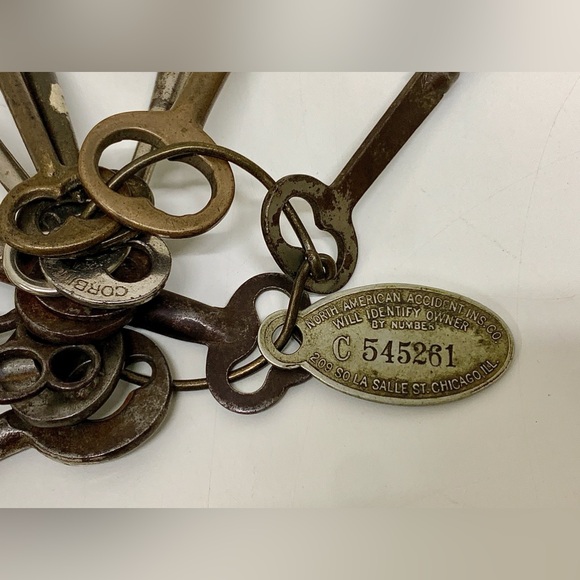 (Lot of 12) Antique Skeleton Keys Property of Chicago Insurance Company Keyring - Picture 8 of 16